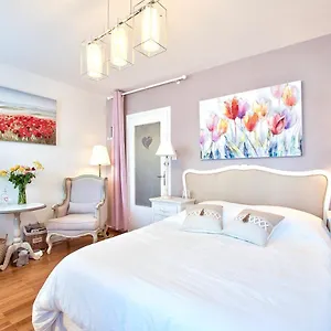 Bed & Breakfast Naturalbnb: Tranquil Retreat With Homemade Breakfast & Secure Parking